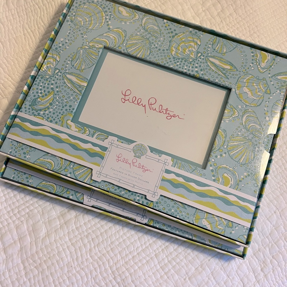 NEW in Sealed Box Lilly Pulitzer Picture Frame in “Silver Dollars” 4 x 6” photo